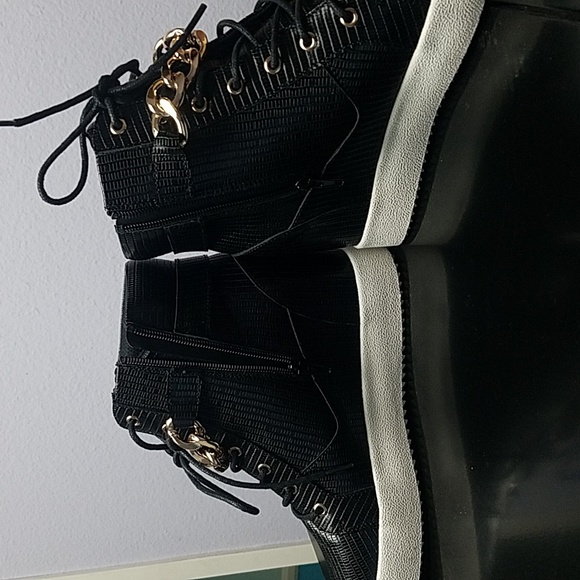 Booties NEW with tags - Picture 2 of 6